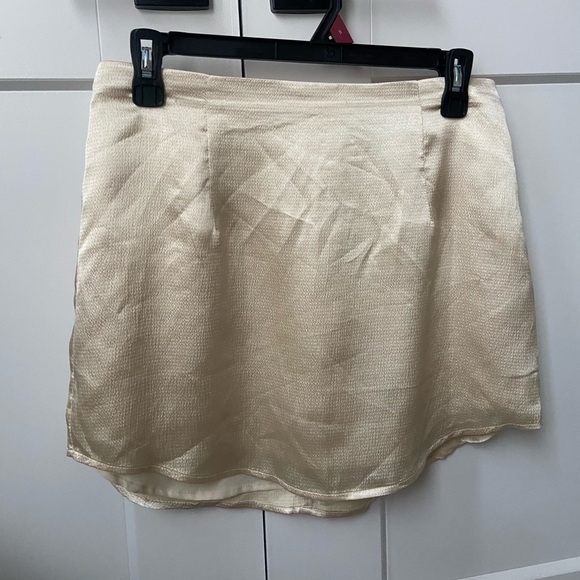 Pale Yellow Mini Skirt - Picture 2 of 3